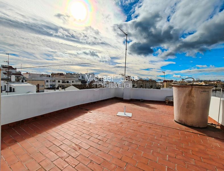 Foto f47469be-9804-4f6c-b68b-8cbefc431c55. Attique avec cheminée dans Centro Estepona