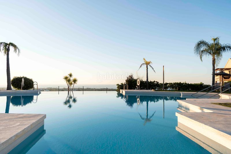 Foto f5aea797-fd43-4762-b619-43541d636346. Pis amb aparcament piscina a El Paraíso Benahavís