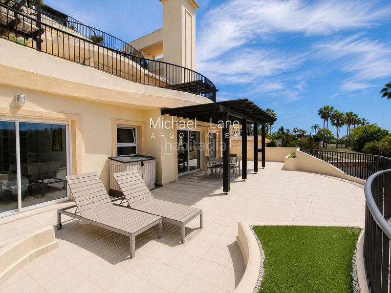 Foto 099b6cd3-3092-4918-b459-942d9a4b18e8. Pis a calle mesilla del diente 95 a Sotogrande alto Sotogrande