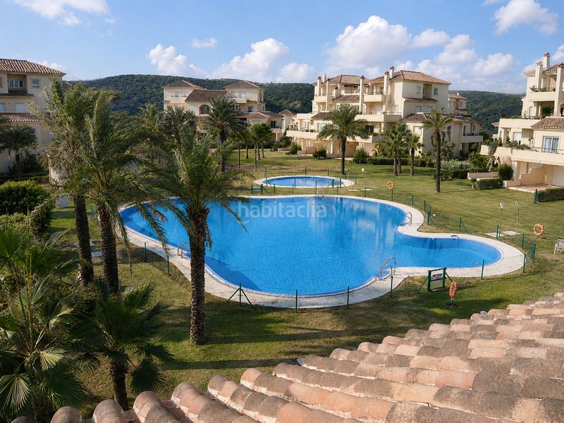 Foto 31cbb401-fc10-46c2-bb62-0292652a3a14. Pis a calle mesilla del diente 95 a Sotogrande alto Sotogrande