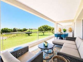 Pis  Lugar san roque club. Excepcional apartamento de lujo en primera línea de golf con vis