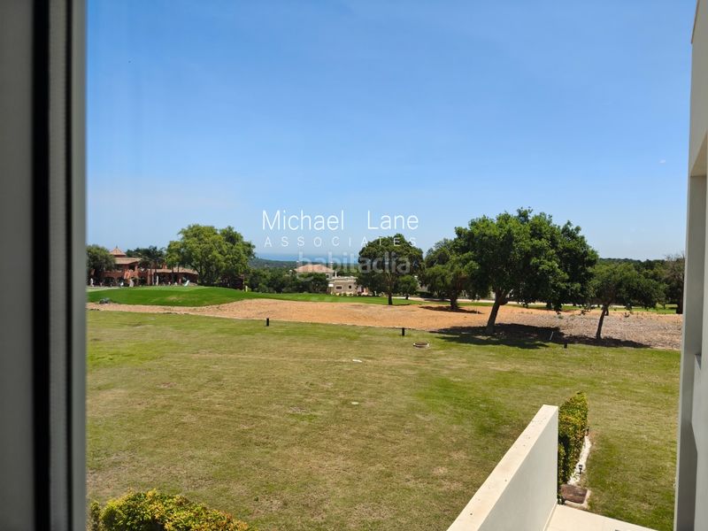 Foto bda00119-4b2c-4642-8ba7-12b7ea8b3f7c. Pis amb calefacció aparcament piscina a Sotogrande alto Sotogrande