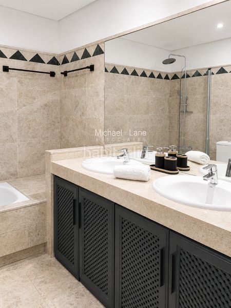 Foto a7bd46cc-7025-4960-9ba9-f130a8e97b86. Pis amb aparcament piscina a Sotogrande alto Sotogrande