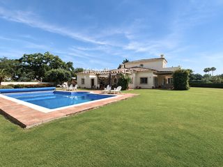 Xalet  Urbanización san roque club. Villa en primera línea de golf con impresionantes vistas panorám