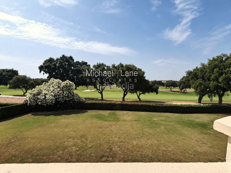 Foto 22c0b37b-9b15-44a2-acc6-189f28744d9d. Xalet amb xemeneia calefacció aparcament piscina a Sotogrande
