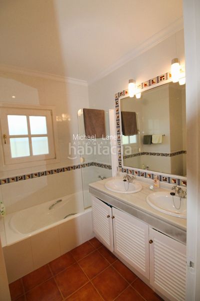 Foto 30766565-9c51-490d-9647-88eadb4e4e2f. Xalet amb xemeneia calefacció aparcament piscina a Sotogrande