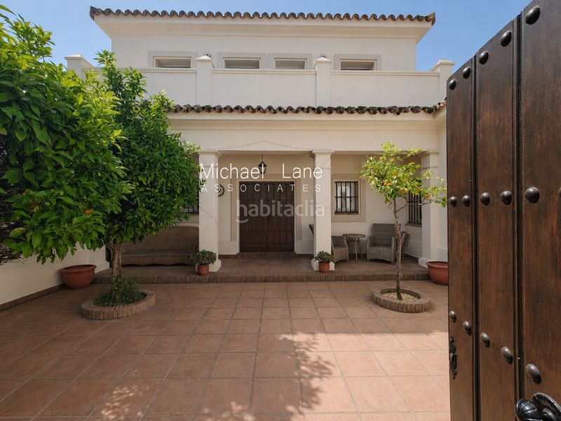 Foto b46638c7-97fe-4e3d-88c9-8e650632f824. Xalet amb xemeneia calefacció aparcament piscina a Sotogrande