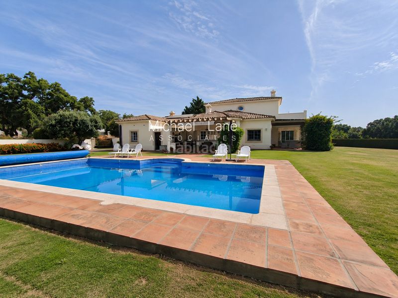 Foto bafb6d23-2289-4242-a66c-f6c1161ebd76. Xalet amb xemeneia calefacció aparcament piscina a Sotogrande