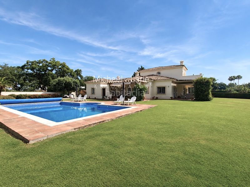 Foto d47faf33-3e52-4a5d-ac2c-7165f546fad1. Xalet amb xemeneia calefacció aparcament piscina a Sotogrande
