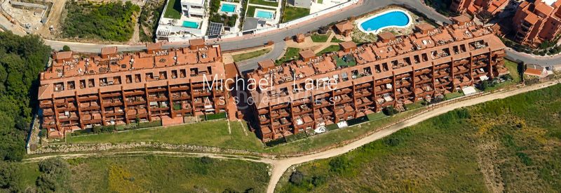 Foto 978b3ef0-d177-48fd-bfc7-4c40a24437a0. Pis amb aparcament piscina a El Castillo Manilva