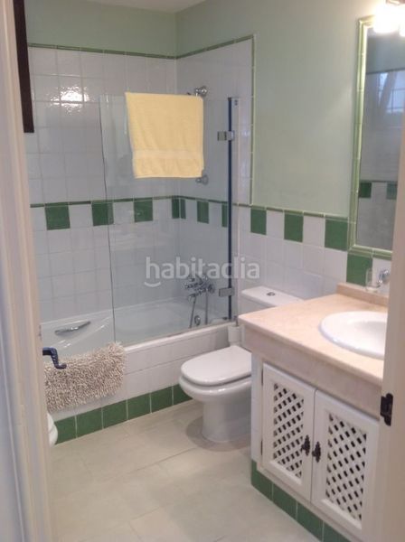 Foto 22d722f3-cbab-4247-a2b7-91a8c759047d. Xalet amb xemeneia aparcament piscina a Sotogrande alto Sotogrande