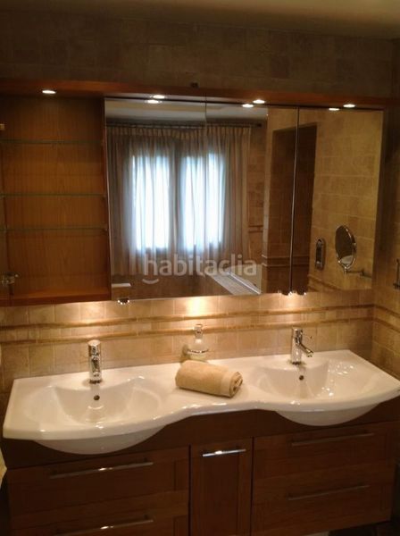 Foto 3d61de75-9f34-4b6d-8667-27cdbd0f7ecd. Xalet amb xemeneia aparcament piscina a Sotogrande alto Sotogrande