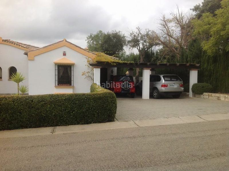 Foto 63f4f83d-e73f-460a-bb6a-9469df3e5e6f. Xalet amb xemeneia aparcament piscina a Sotogrande alto Sotogrande