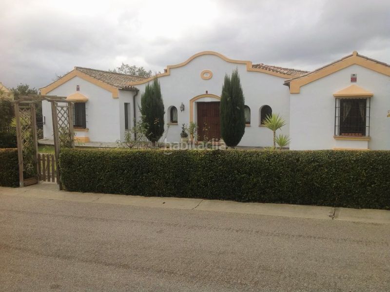 Foto bf1c68e4-fa0e-465b-96bb-9857fdf96a53. Xalet amb xemeneia aparcament piscina a Sotogrande alto Sotogrande
