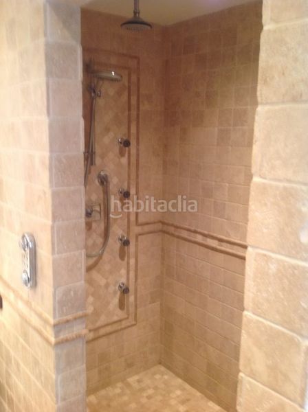 Foto ede55398-dc4c-4575-974a-ddf5d77a2727. Xalet amb xemeneia aparcament piscina a Sotogrande alto Sotogrande