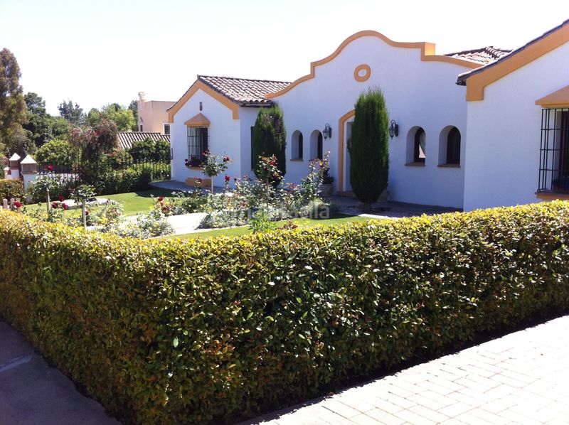 Foto ee4d3bf6-7c0f-47d4-b838-9b2434e69d64. Xalet amb xemeneia aparcament piscina a Sotogrande alto Sotogrande