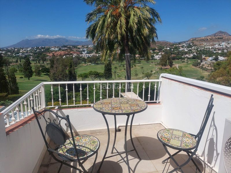 Foto 4180a31a-b96e-4034-93f4-bd83dcb23010. Casa adossada amb xemeneia piscina a Paraiso - Barronal Estepona