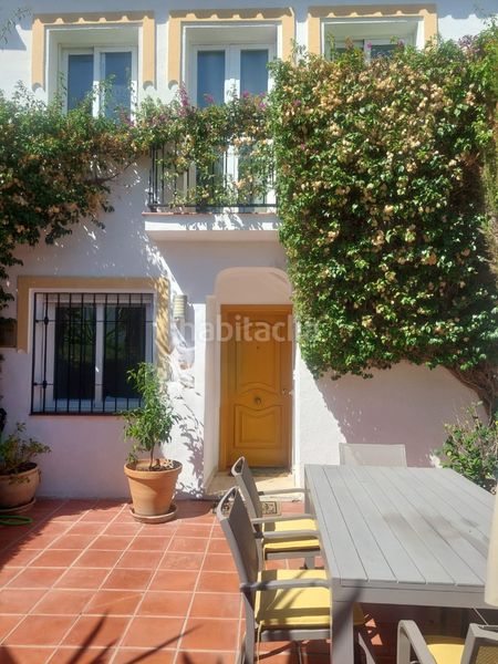 Foto 51e439c6-64d4-486f-8fc4-9e99fb724c0a. Casa adossada amb xemeneia piscina a Paraiso - Barronal Estepona