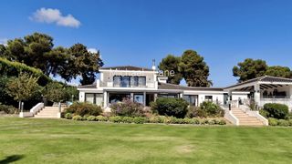 Chalet  Calle santiago de compostela. Villa contemporánea de lujo en kings & queens, sotogrande