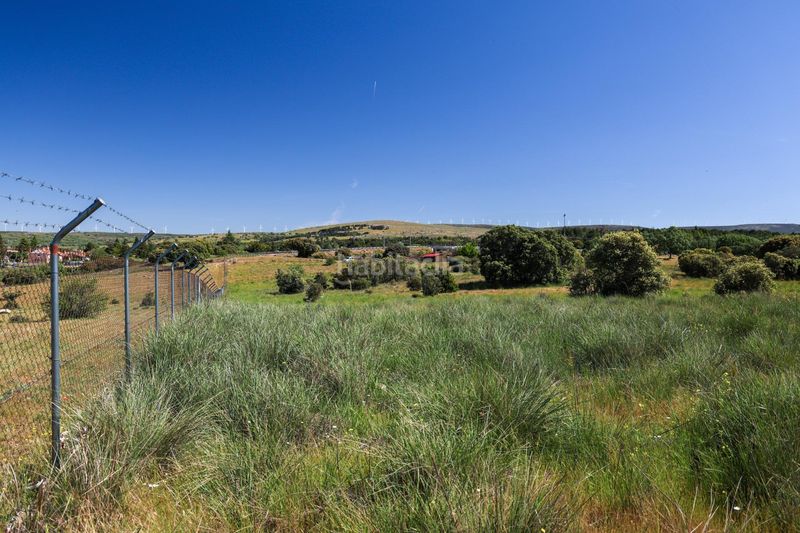 Foto b0894ae6-a3fc-4387-9686-32f0b166cbef. Finca rústica a Navalperal de Pinares