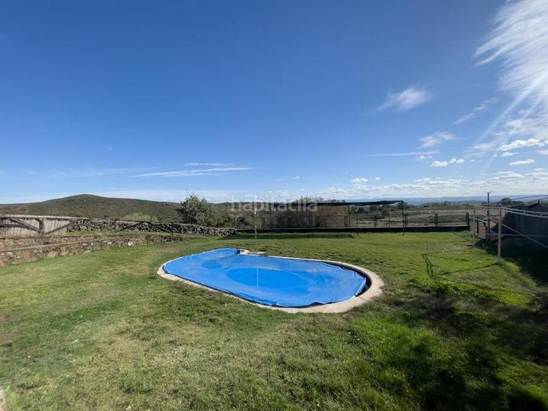 Foto b09af34f-c9f7-4f57-b62f-8eab2d1c448c. Masia amb piscina a Torremenga