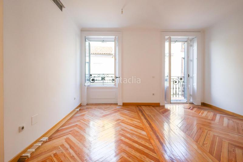 Foto 8f223594-71ec-47b2-9db6-574a7315ef0a. Lloguer apartament a calle calle de la concepción jerónima a Madrid