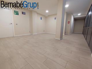 Location Local commercial  Plaça salvador casanova. Próximo a ronda sur