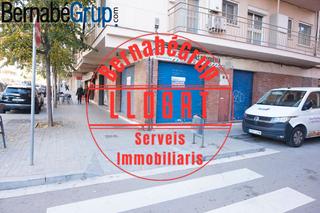 Location Local commercial à Carrer ausiàs march 3. Local comercial esquinero en font verda
