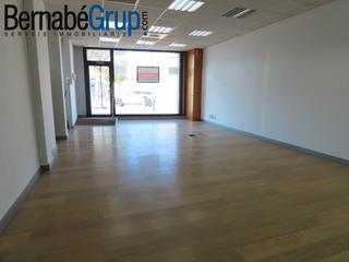 Local commercial  Passeig de la muntanya. Comercio o vivienda, en un lugar estrategico de granollers ?