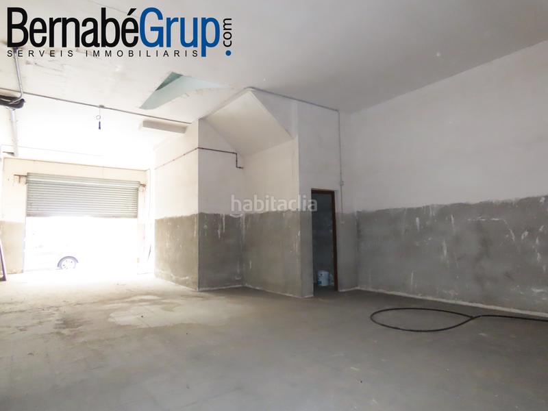 Foto e3427a6f-2c99-4fd1-9e3e-fdbb76efdc71. Alquiler local comercial salida de humos local económico en calle pep ventura en Granollers