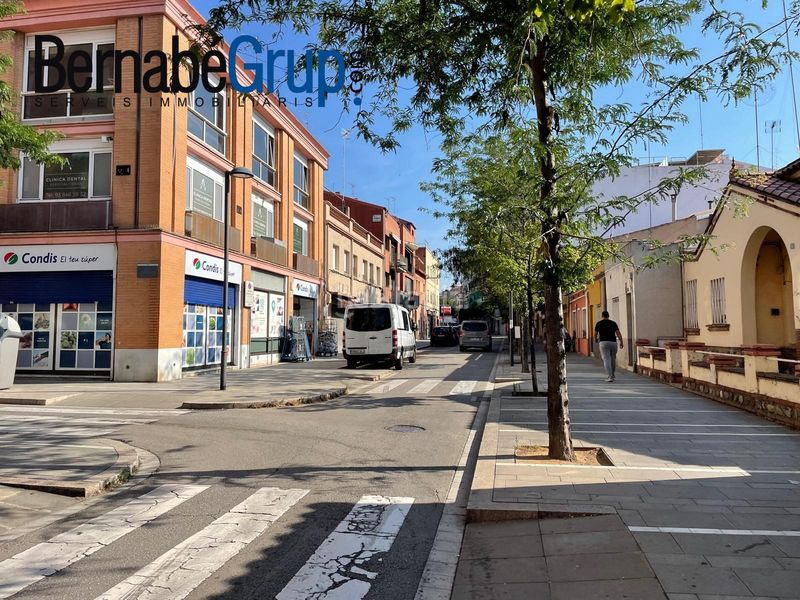Foto 4127ca8e-a49a-4543-a39f-d0536d3f1a62. Alquiler local comercial local esquinero en Congost Granollers
