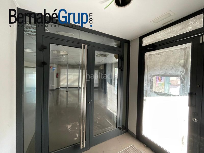 Foto 6cccc266-37ae-45f6-877c-1719d8f677d0. Alquiler local comercial local esquinero en Congost Granollers