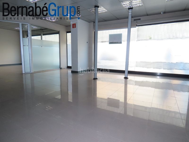 Foto 86b3d459-c055-4c08-a944-15a6b57eb9c0. Alquiler local comercial local esquinero en Congost Granollers