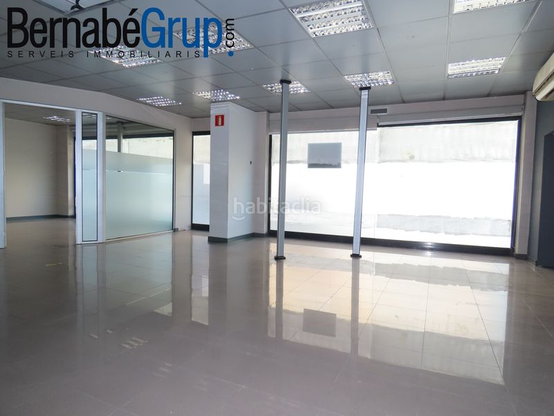 Foto a5b31ecb-d775-4b2d-b94d-d4f9962a87e1. Alquiler local comercial local esquinero en Congost Granollers