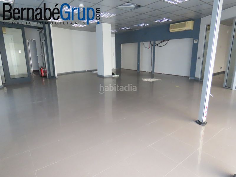 Foto e6a832e0-ce3f-4c8f-a030-6d7842f0229f. Alquiler local comercial local esquinero en Congost Granollers