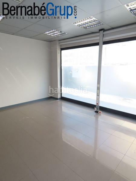 Foto fb2c7057-8c31-4dcd-a4d8-d1546dca6b8f. Alquiler local comercial local esquinero en Congost Granollers