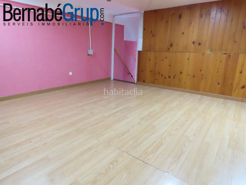 Foto 3884c6dc-55b8-4ced-b66d-c819bc24e930. Alquiler local comercial en carrer rec 38 local esquinero junto al cap en Canovelles