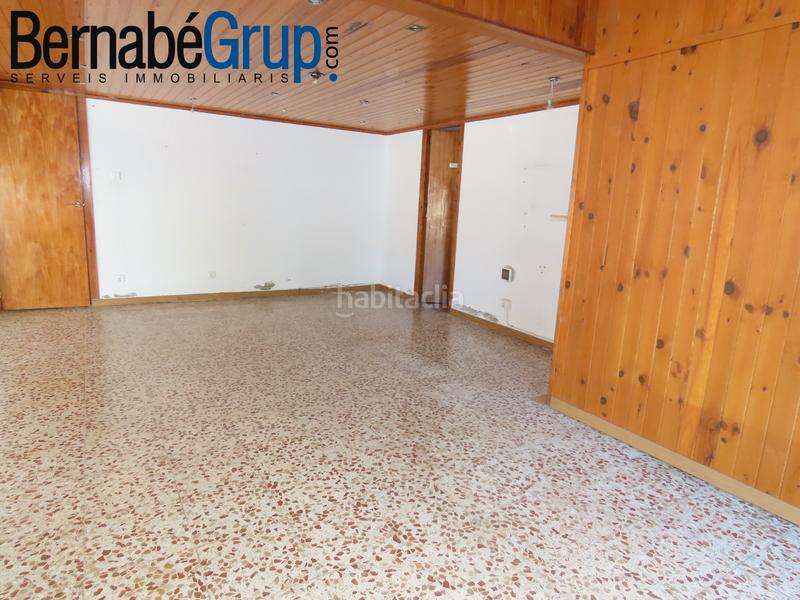 Foto 56e7c814-e751-4b89-8851-7961b57985c0. Alquiler local comercial en carrer rec 38 local esquinero junto al cap en Canovelles