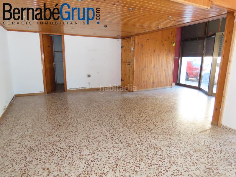 Foto b72e7e58-b29e-4798-ac0e-33003e977af2. Alquiler local comercial en carrer rec 38 local esquinero junto al cap en Canovelles