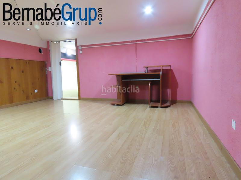 Foto ee54b274-b6ae-494a-9963-17e068aac5b7. Alquiler local comercial en carrer rec 38 local esquinero junto al cap en Canovelles