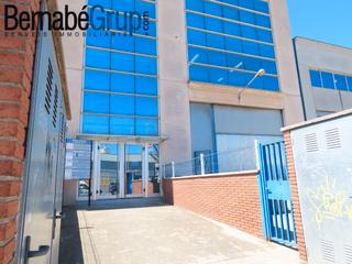 Local Comercial  Carrer de matar. Se vende oficina y tres plazas de parking en zona de polgono, c