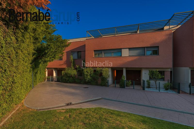 Foto 6693ca22-5ccf-44d8-9c99-f602322ad1ab. Casa adosada adosada en can gurgui con piscina comunitaria en Canovelles