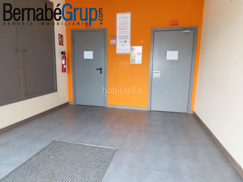 Foto b1487fc2-81d6-40b1-8cb7-116dd6636c05. Pas-de-porte local commercial avec chauffage dans Hostal Granollers