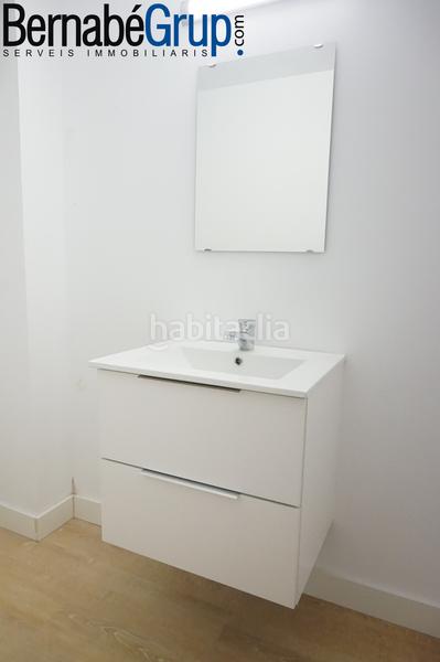 Foto 252c3d0e-4e27-41c5-bbcc-24888545162a. Alquiler local comercial local de 2 plantas esquinero en Granollers