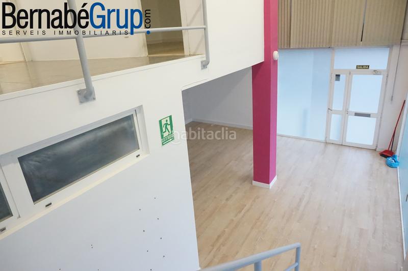 Foto 70c2c989-e1f8-4461-a511-ecd7ba78c73b. Alquiler local comercial local de 2 plantas esquinero en Granollers