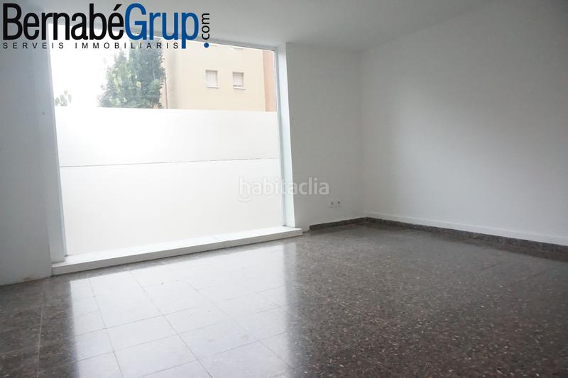 Foto 7d2114f5-f60e-4740-bf05-9c64267367e1. Alquiler local comercial local de 2 plantas esquinero en Granollers