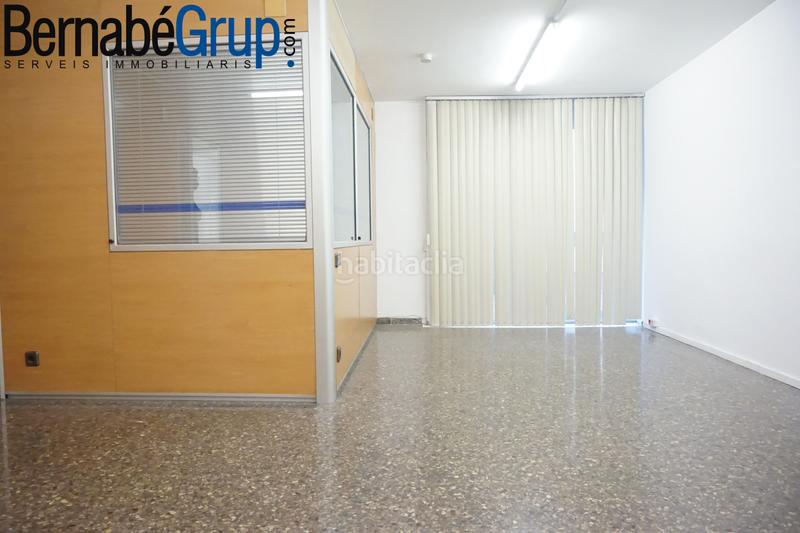 Foto a84d6025-d4e3-4894-a766-56a6faf835f8. Alquiler local comercial local de 2 plantas esquinero en Granollers