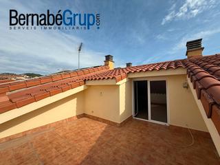 Casa adossada  Carrer de mossèn joan abarcat. Venta de casa reformada a estrenar en castellar del vallès