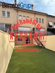 Maison jumelée  Carrer de mossèn joan abarcat. Venta de casa reformada a estrenar en castellar del vallès