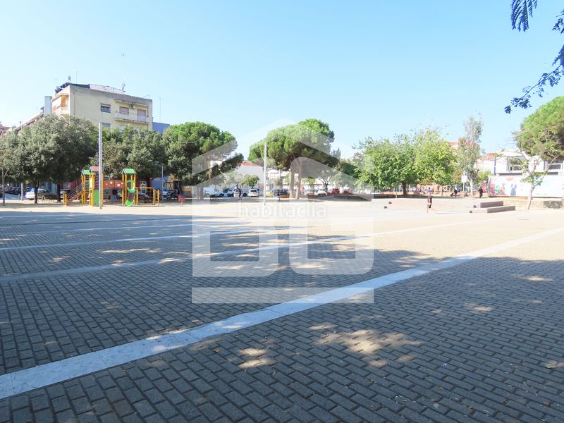 Foto 0f0daade-f904-4981-9417-04cf8d4c54c1. Local comercial amb calefacció a Canovelles